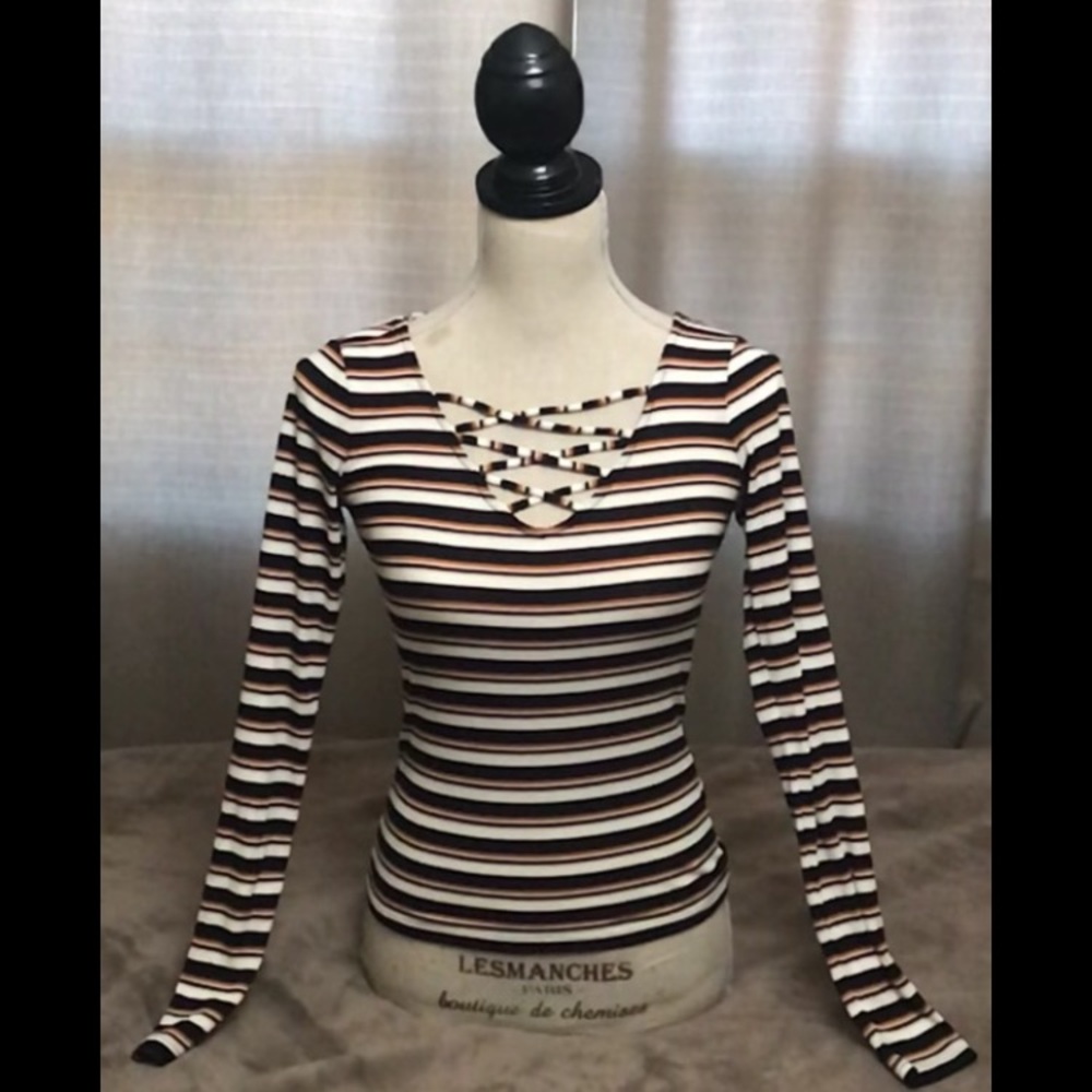 Aeropostale long sleeve t-shirt • V-neck